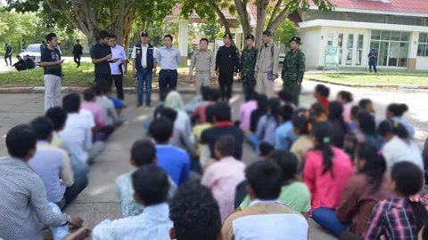 รวบ 108 แรงงานเขมรลักลอบเข้าไทย ส่งกงสุลกัมพูชารับตัวกลับ