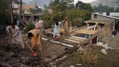 ชาวบ้านปากีฯร้องรัฐช่วยซ่อมแซมบ้านพังเหตุแผ่นดินไหว