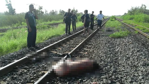 แม่ร่ำไห้กอดศพ! นร.ชาย วัย 18 ถูกรถไฟทับดับ