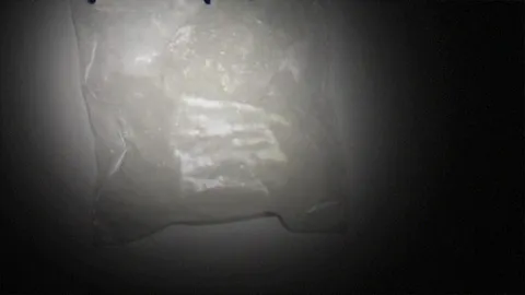 ตร.ปส. รวบ 2 ผู้ต้องหาต่างชาติ ซุกยาไอซ์ในของเด็กเล่น