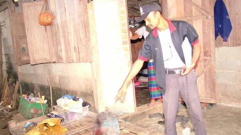  ก๊งเหล้าได้ที่คุยทับการเมือง เสื้อแดงลุกเตะเสื้อเหลืองปางตาย