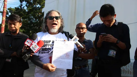 ‘พ่อน้องเฌอ’ เดินเท้าไปขึ้นศาลทหาร! จากบางบัวทองมุ่งหน้าธรรมศาสตร์   