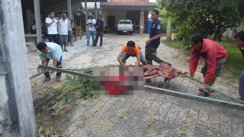 เศร้า! พ่อค้าถั่วตัดเมืองอุบลฯ ประตูบ้านทับตาย เอวหักครึ่งอยู่หน้าบ้าน