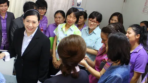 ปวีณารุดเยี่ยม ด.ช.วัย 3 ขวบ ถูกแม่เลี้ยงทุบตี บอบช้ำทั้งตัว