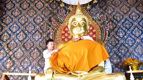 ห่มผ้าพระประธานวัดพิชัยญาติ