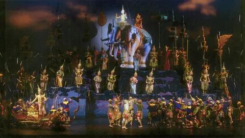 ชื่นชมโขนศิลปาชีพฯ ศึกอินทรชิตตอนพรหมาศ