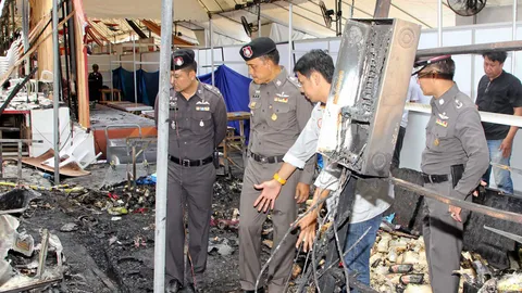 ไฟลุกไหม้ ที่ตลาดดัง คลองผดุง ชี้-ไฟช็อต