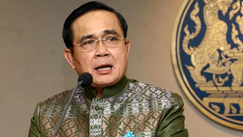 'บิ๊กตู่' เผยเล็งปลดล็อกพรรคการเมืองจัดประชุม