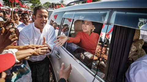 ดอกไม้เหล็กพม่า! รวม 10 เรื่องเล็ก - ใหญ่ 'ออง ซาน ซูจี' ผู้นำหญิงสุดแกร่งที่คุณต้องรู้!