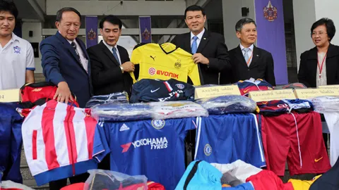  DSIบุกจับแหล่งขายชุดกีฬาปลอมย่านปทุมวัน9จุด ยึดสินค้ากว่า2หมื่นชิ้น 