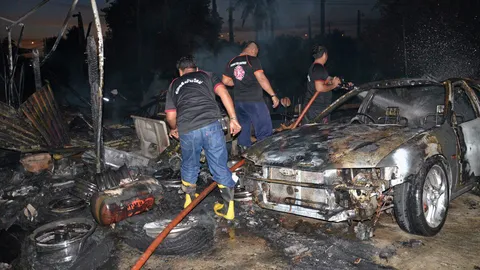 ไหม้เต็นท์รถ