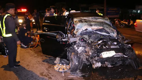 จบอนาคต! สาววัย 21 ขับเก๋งหลับใน พุ่งชนท้ายพ่วง 18 ล้อดับคาที่