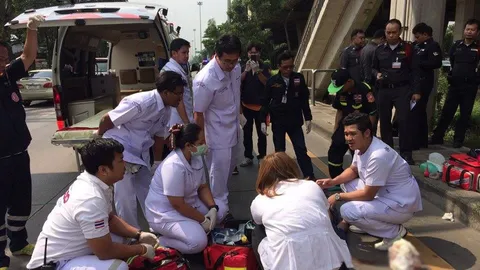 ชายนิรนาม กระโดดสะพานลอย ถนนเลียบด่วน-รามอินทรา ดับ!