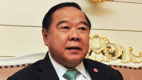 'ประวิตร' เรียก ผบ.เหล่าทัพ ถกความมั่นคง หลังบึมปารีส