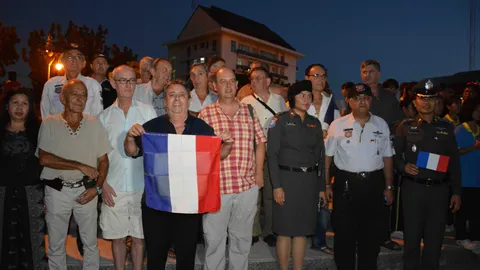 ชาวฝรั่งเศส เขยอุดรฯ ร่วมไว้อาลัยเหยื่อก่อการร้ายที่ปารีส