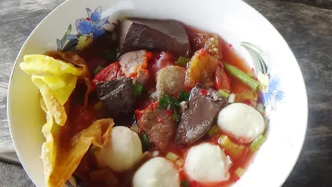 สุดยอด "ก๋วยเตี๋ยวป้าภา" อร่อย 10 บ. คุณภาพคับถ้วย ยึดราคาเดิมร่วม 20 ปี 