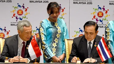 'บิ๊กตู่' ร่วมลงนามรับรองการตั้งประชาคมอาเซียน