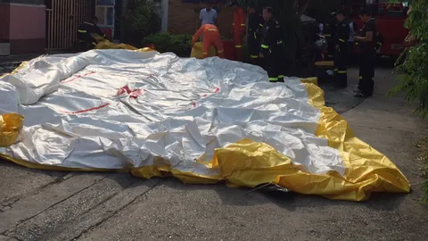 สาวประชดแฟน มีดจี้คอตัวเองบนดาดฟ้า หอพักย่านลาดพร้าว