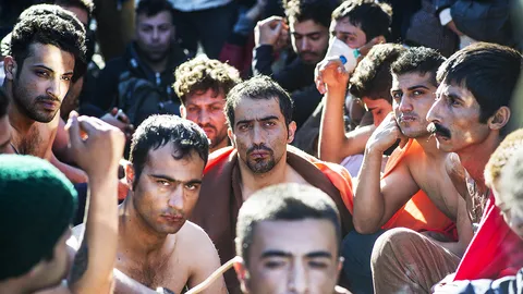 ผู้อพยพเย็บปากประท้วงมาซิโดเนีย ฉุนจำกัดคนเข้าเมือง