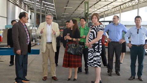 ทูตฯเยี่ยมชมสหกรณ์ฯส่งเสริมเลี้ยงโคนม