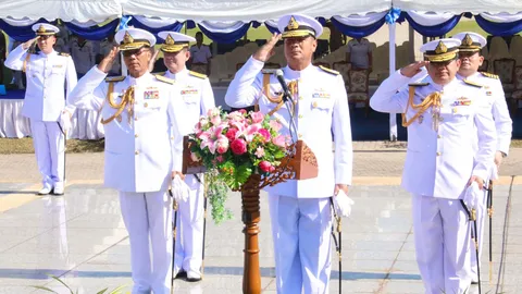 กองทัพเรือวางพวงมาลารัชกาลที่ 6 เนื่องวันคล้ายวันสวรรคต