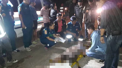 พ่อค้าขายกระทงดื่มเหล้า เกิดทะเลาะกับเพื่อน ถูกเตะตกน้ำดับ!