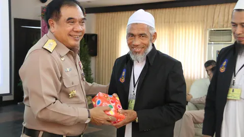 'ดาอี' ขอบคุณนาวิกฯ สร้างสันติสุขใต้-ทหารผ่านศึกมอบผ้าทนไฟให้กำลังพล