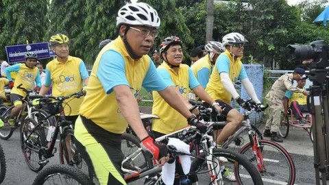 พ่อเมืองคอนนำ ข้าราชการ-ปชช. ซ้อมปั่นเพื่อพ่อ