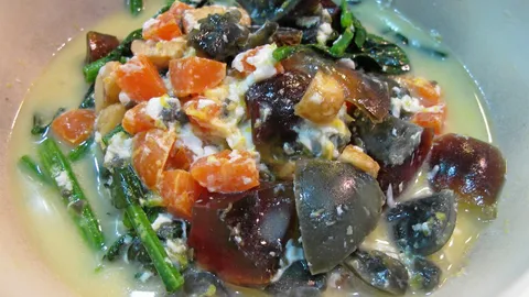 ปวยเล้งปะทะไข่สามสี