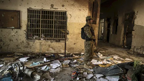 รับกรรมไป! ปากีฯ สั่งแขวนคอ 4 ชายคนร้าย บุกสังหารหมู่ที่ ร.ร.กองทัพ ดับกว่า 150 ศพ