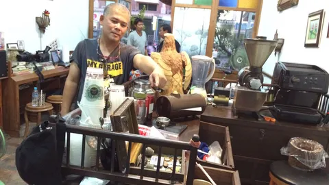 โจรงัดร้านกาแฟย่านลำลูกกา ฉกสร้อยคอทองคำ-เงินสด กว่า 3 แสน ลอยนวล