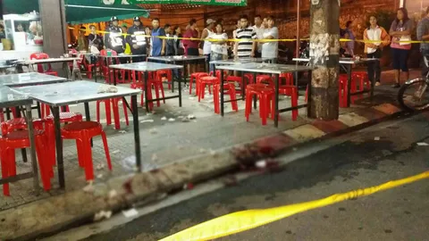 กราดยิงหนุ่มใหม่ของแฟนเก่ากลางร้านกาแฟตรัง คนหนีตายวุ่น เจ็บ 2