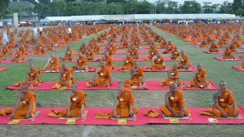 พระบวชใหม่เมืองย่าโม 1,250 รูป สวดเจริญพระพุทธมนต์ถวาย 'ในหลวง'