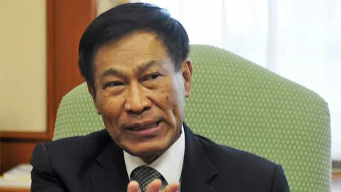'อภิชาต' เผย กรธ.เอาแน่ นายกฯคนนอก เชื่อร่างแรกออกได้ ม.ค.59นี้