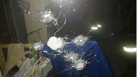 พ่อตาเมาแล้วได้เรื่อง! คว้าปืนลูกซองยิงบ้านลูกเขย โดนแย่งปืนได้ ถูกตีหัวเลือดอาบ