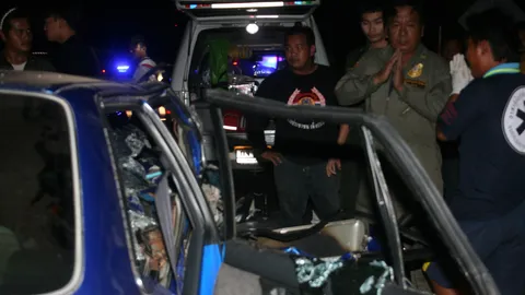 ปิกอัพเฉี่ยวชนรถเก๋ง ที่ภูทับเบิก คนขับเก๋งดับอนาถคาที่