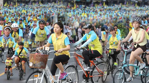 ภาพประวัติศาสตร์ทะเลจักรยาน! เก็บตกสีสันสาวสวย ความงาม Bike for Dad  (ตอนจบ)