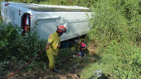 บัส นร.เชียงใหม่ พลิกตกเหวแพร่ ลึก 15 เมตร เด็กเจ็บ 26 ครูสาหัส 2