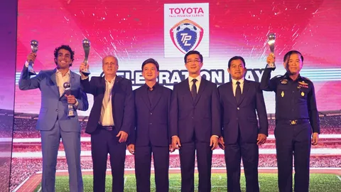 'ดิโอโก' เบิ้ลสองรางวัลใหญ่ 'ไทยพรีเมียร์ลีก 2015'