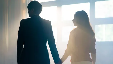 รุ่นพี่ หนังผีซ่อนปมจิตเสื่อม ที่เป็นมากกว่าหนังสยอง 