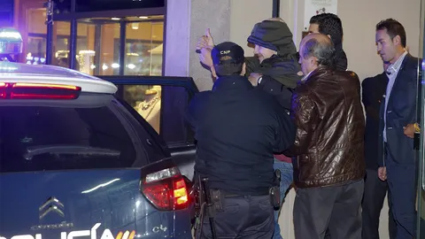 อุกอาจมาก! โจ๋ 17 บุกต่อยหน้านายกฯสเปนแว่นแตก