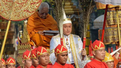 นั่งเสลี่ยง