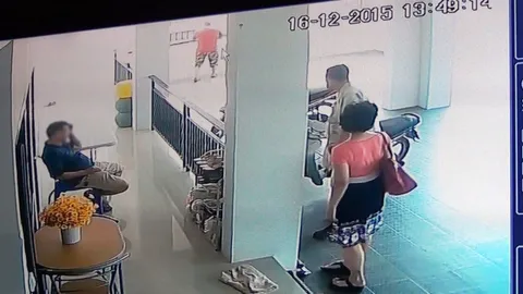 หนุ่มเมืองน้ำหอมมาอุดรฯ บ่นเหงาโดดเดี่ยว ปาดคอตัวเองดับเลือดท่วม