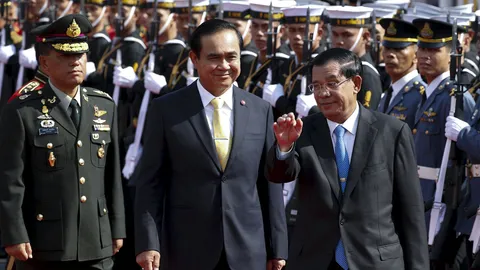 ชื่นมื่น!! 'บิ๊กตู่' สวมกอดต้อนรับ 'ฮุน เซน' สานสัมพันธ์เอ็มโอยู