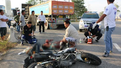 ซ้อน 3 ซิ่งแซงซ้าย! เจอท้ายรถบรรทุก หนุ่มเมียนมาหวิดตายหมู่