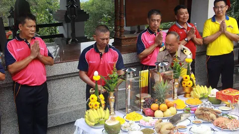 ทหารนาวิกฯ พันนาย วิ่งขึ้นเขาแหลมปู่เจ้า ขอพรปีใหม่ 'เสด็จเตี่ย'