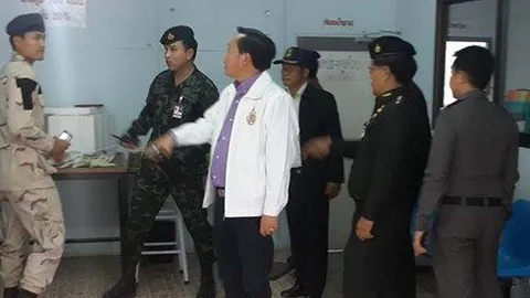 ทหาร-ตร.บุกทลายบ่อนดังกลางเมืองขอนแก่น ยึดของกลางเพียบ