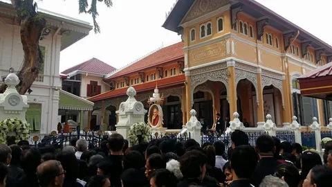 สักการะพระอัฐิ สมเด็จพระญาณสังวร สมเด็จพระสังฆราช