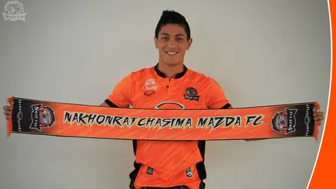 'สวาทแคท' เปิดตัวแข้งใหม่ ลูกครึ่งไทย-เดนมาร์ก