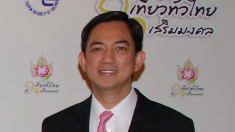 โคราช โชว์ต้นคริสต์มาสยักษ์ สูงเท่าตึก 5 ชั้น ประดับไฟกว่า 2 หมื่นดวง